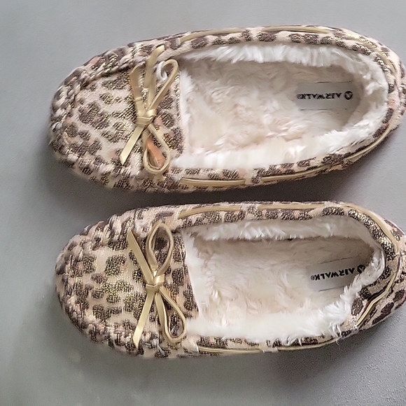 Airwalk Other - 🌻4 for $15🌻 Pre loved airwalk slippers